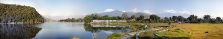 R�no u Phewa Lake, nad obzorem Annapurna (Pokhara)