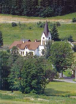 Hospoda u Jelena v Nov� Pl�ni. Vyst�i�eno z pohlednice, kdy� jsem tam byl j�, byl v�ude sn�h.